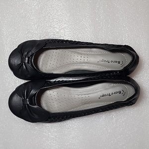 Baretraps Marcie Women's Black Leather Flats with Bow Tie, Size 9M